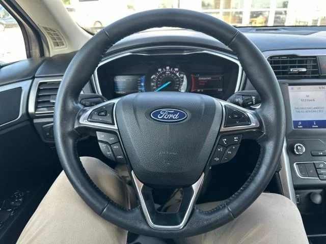 Used 2020 Agate Black Metallic Ford SEL image 32