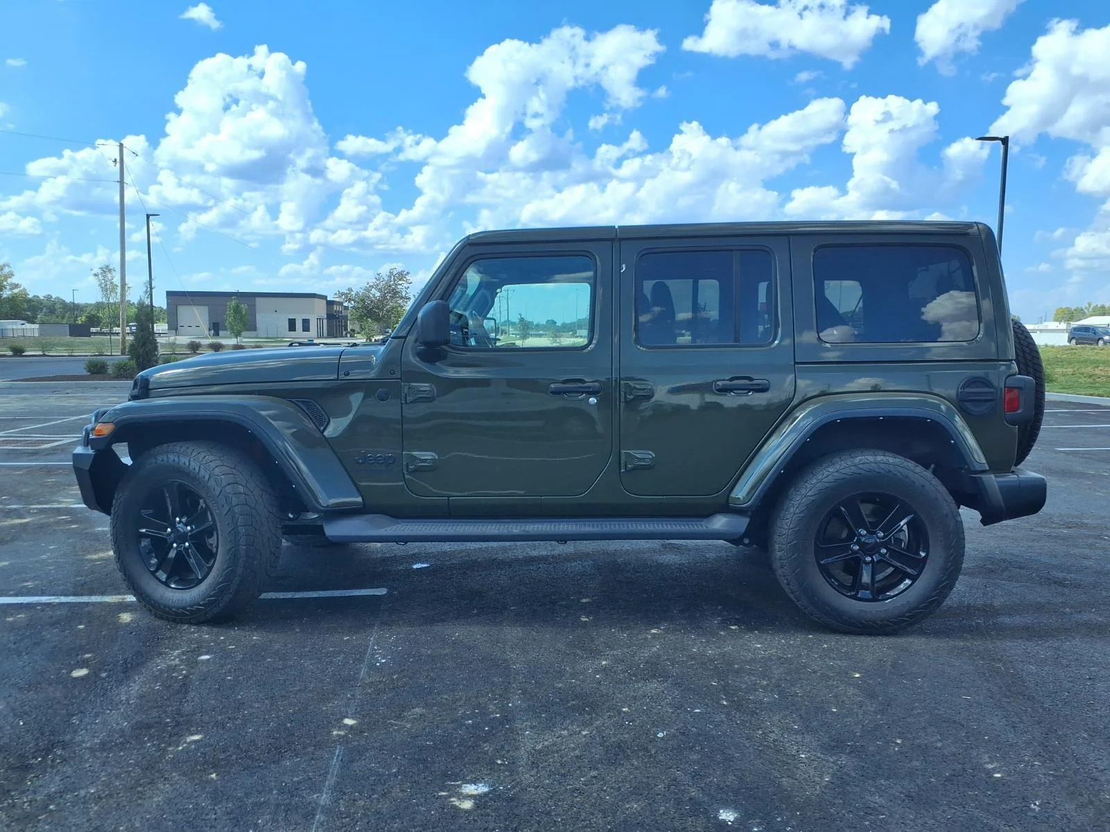 Used 2021 Sarge Green Clearcoat Jeep Unlimited Sahara Altitude image 32