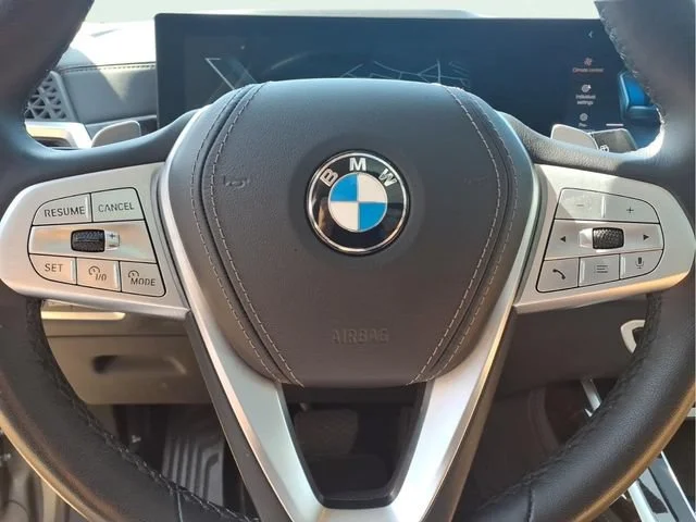 Used 2025  BMW xDrive40i image 11