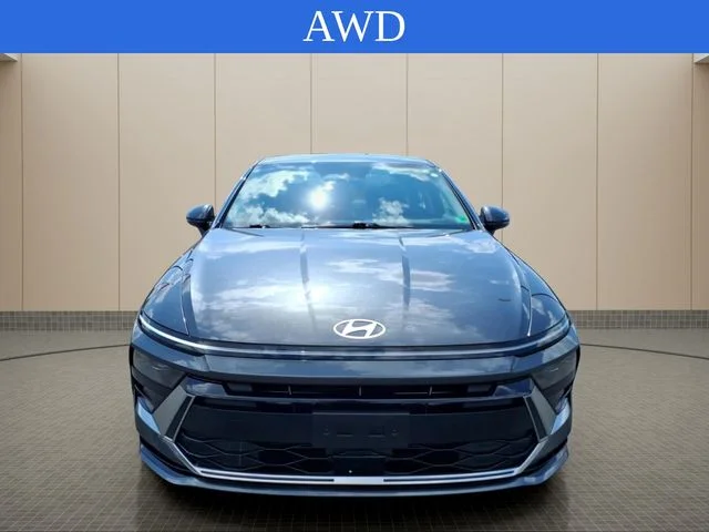 Used 2025 Gray Hyundai SEL image 4