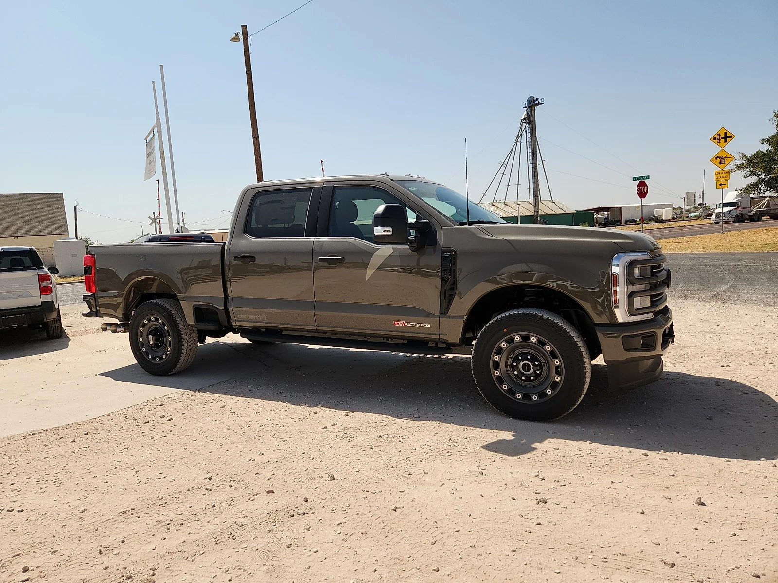New 2027 Marsh Gray Metallic Ford XLT image 8