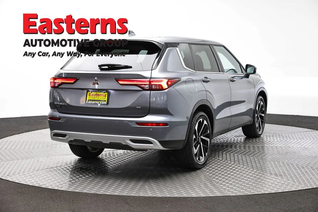 Used 2024 Gray Mitsubishi SE image 5