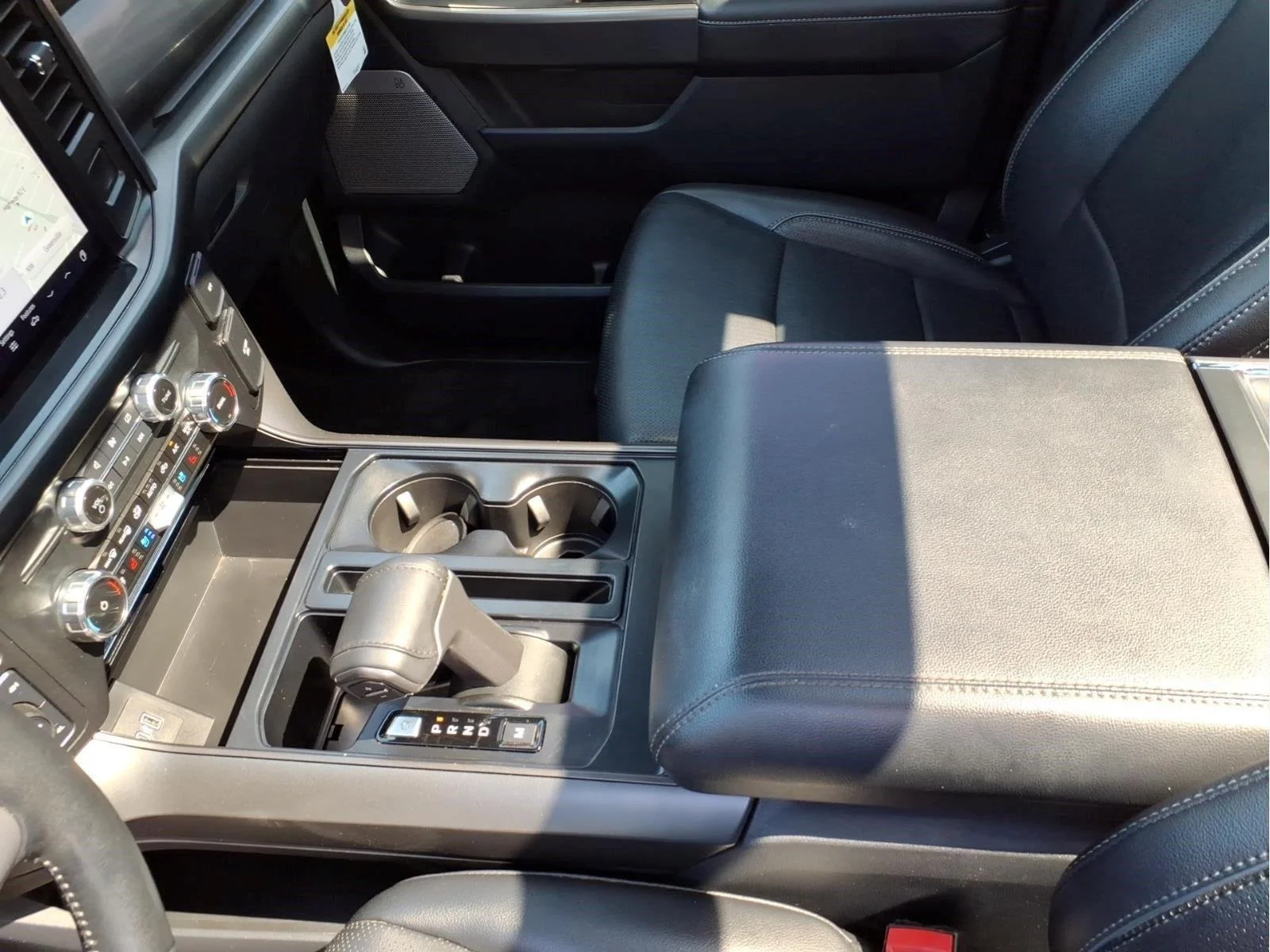 Used 2024  Ford LARIAT image 22