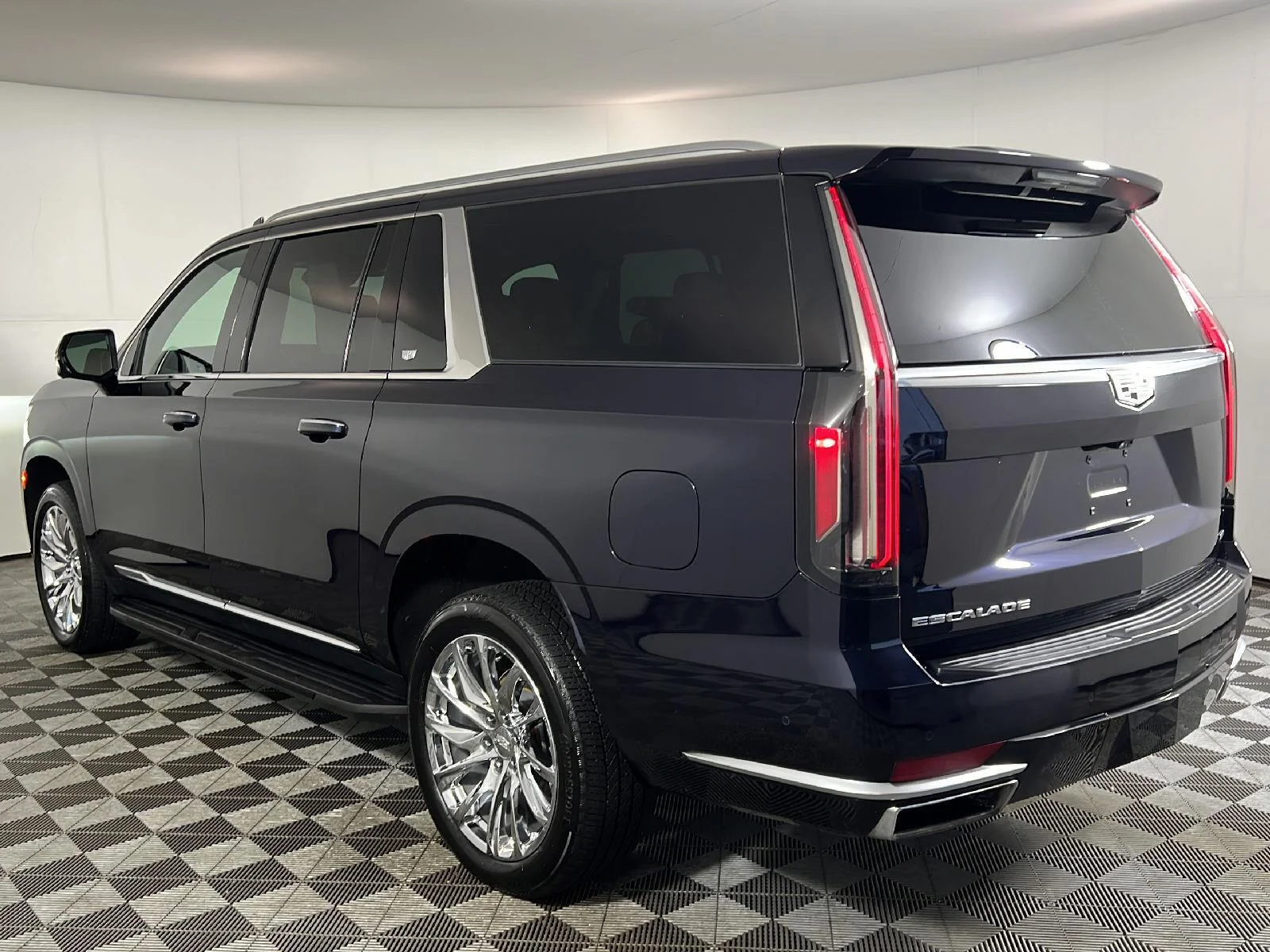 Used 2022 Dark Moon Blue Metallic Cadillac Premium Luxury image 20