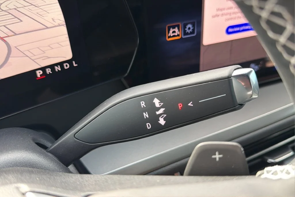 New 2027 Summit White Chevrolet LT image 31