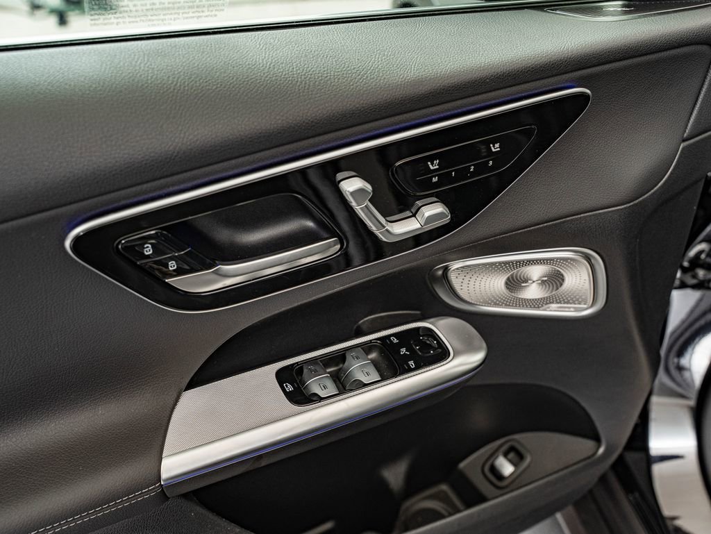New 2026 Obsidian Black Metallic Mercedes-Benz GLC 300 image 17