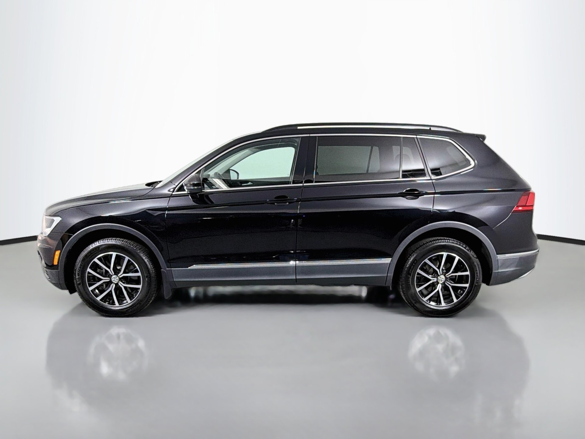 Certified Used 2021  Volkswagen 2.0T SE image 8