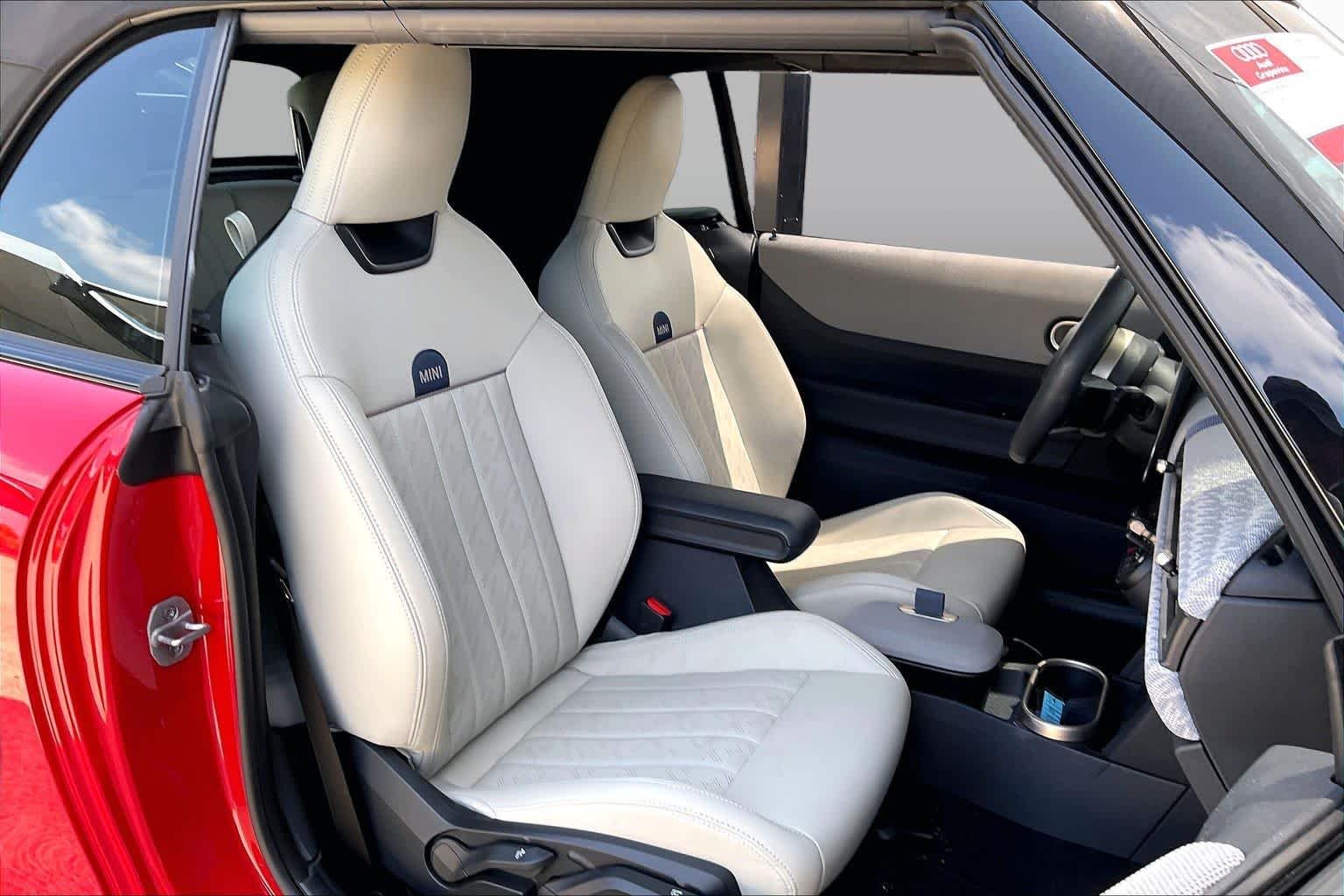 Used 2025 Chili Red II MINI Cooper S image 9