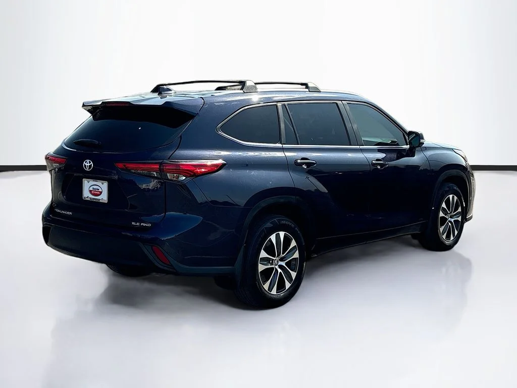 Used 2023  Toyota XLE image 5