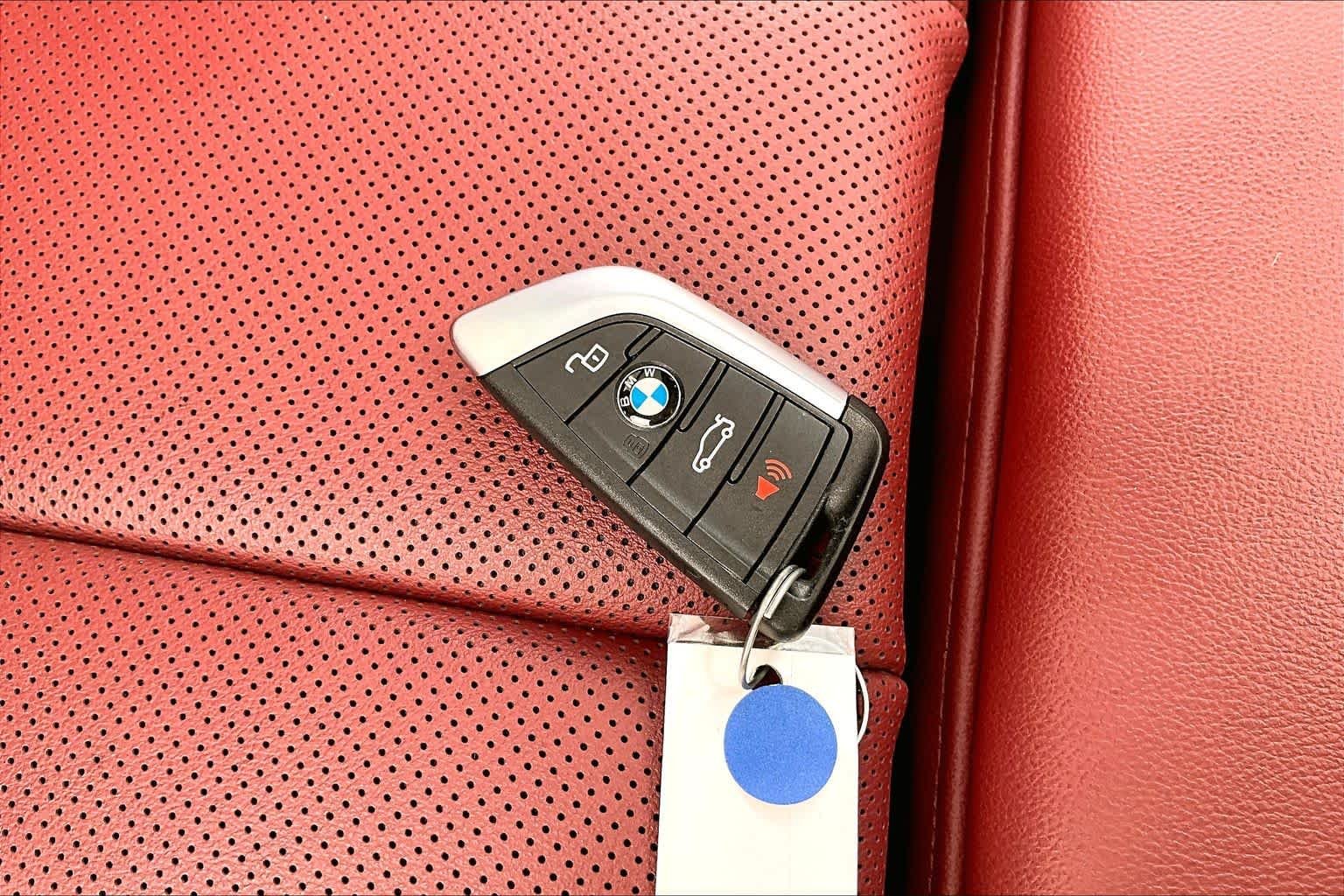 Used 2023 Alpine White BMW sDrive30i image 14