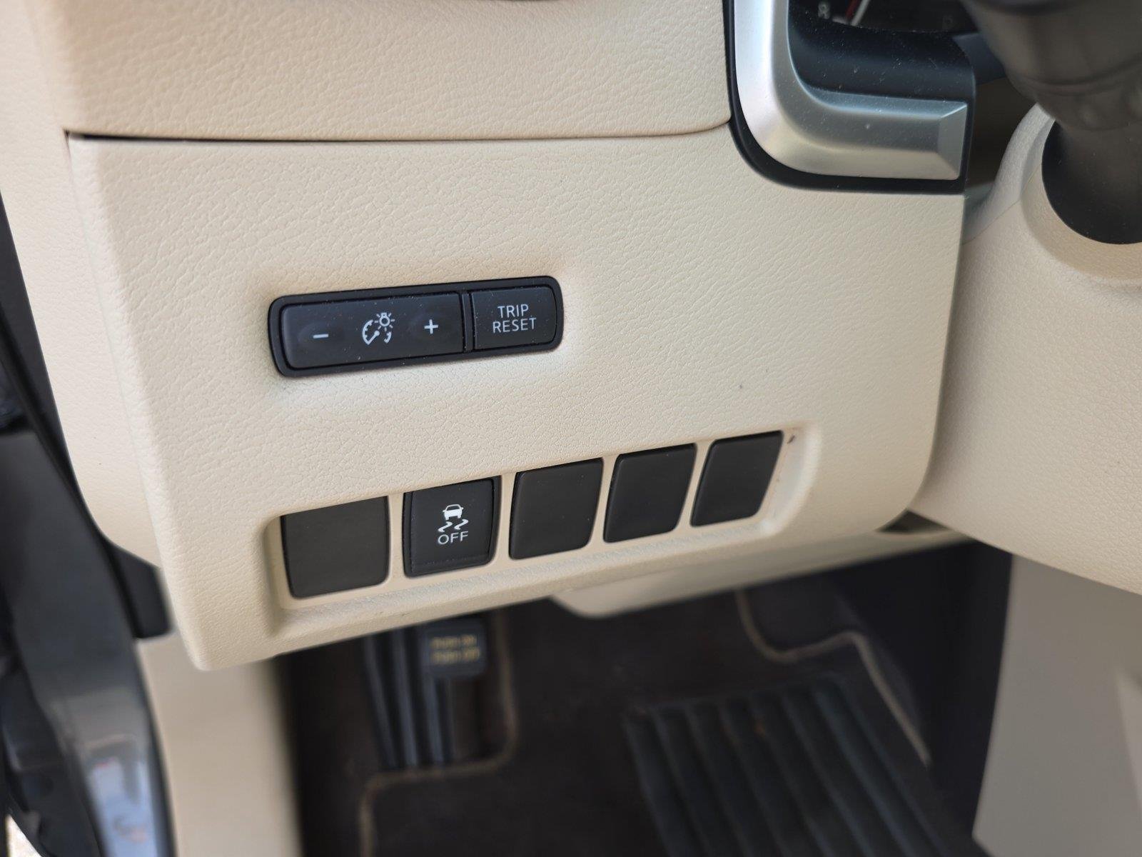 Used 2016 Gun Metallic Nissan SV image 30