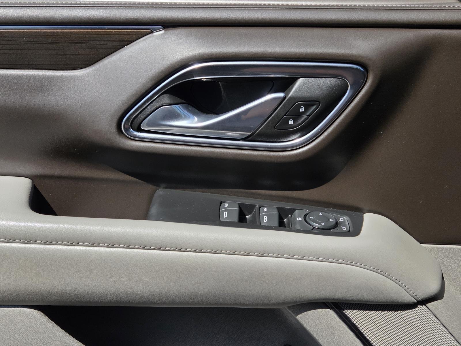 Used 2023 Summit White GMC SLE image 28