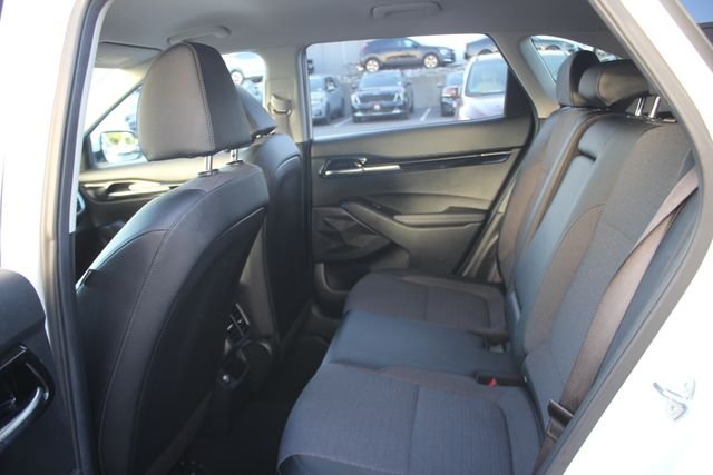 Used 2023 White Kia S image 23