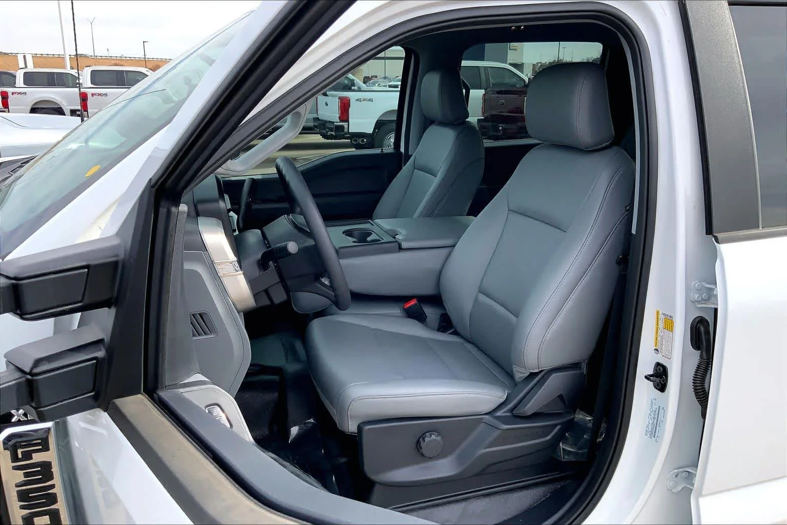2026 Ford F-350 Super Duty XL - Photo 9