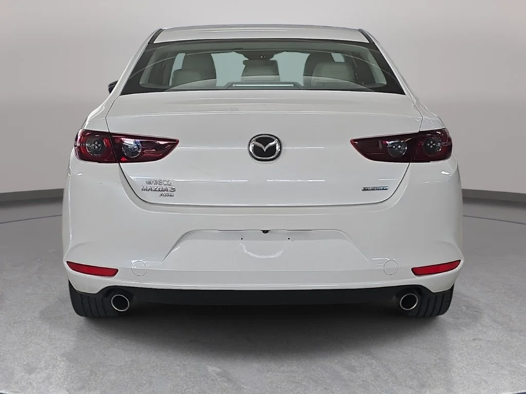 Used 2020 Snowflake White Pearl Mica Mazda Select image 8