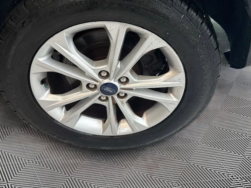 Used 2018 Black Ford SE image 33