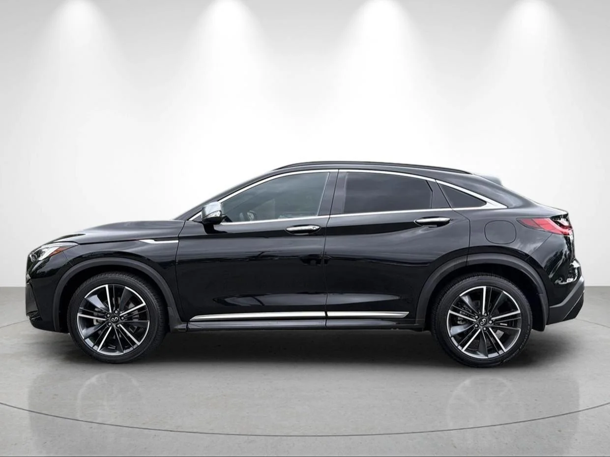 Used 2025 Black Obsidian INFINITI LUXE image 2