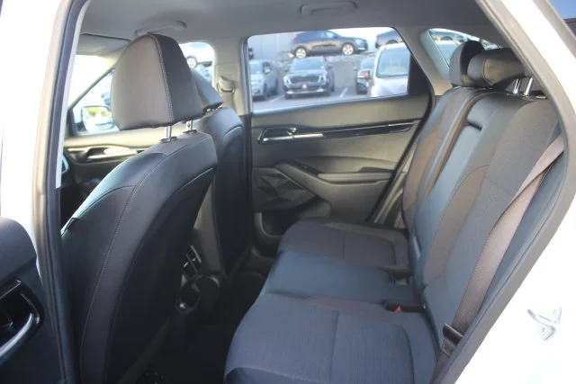 Used 2023 White Kia S image 23