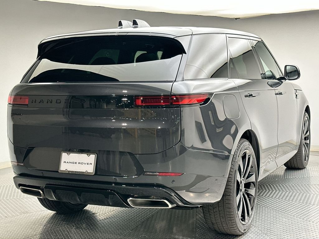 New 2027  Land Rover Dynamic SE image 3