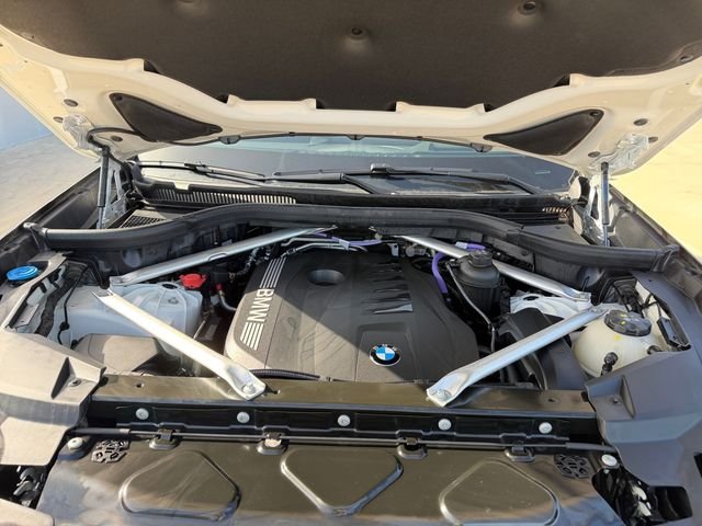 Used 2026 White BMW sDrive40i image 19