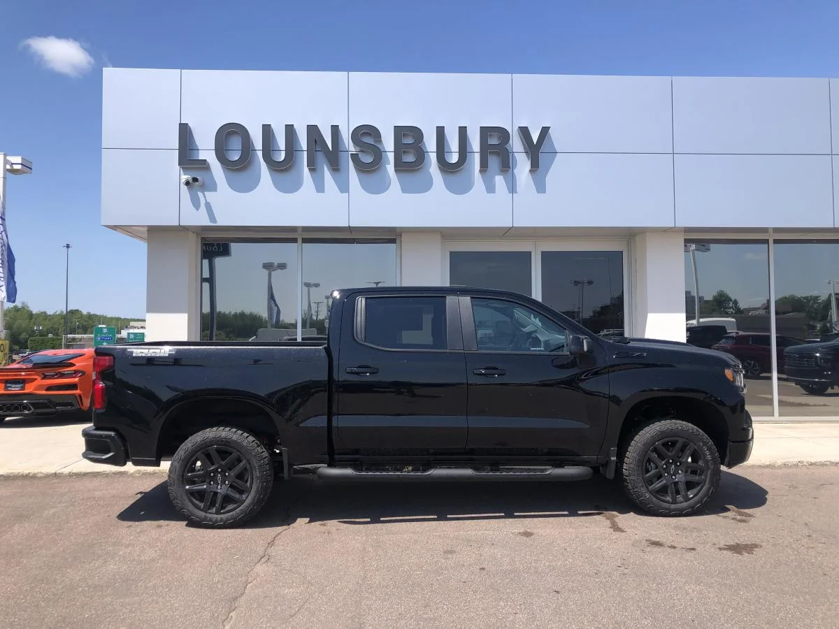New 2026 Black Chevrolet 4wd Crew Cab 147" Lt image 2
