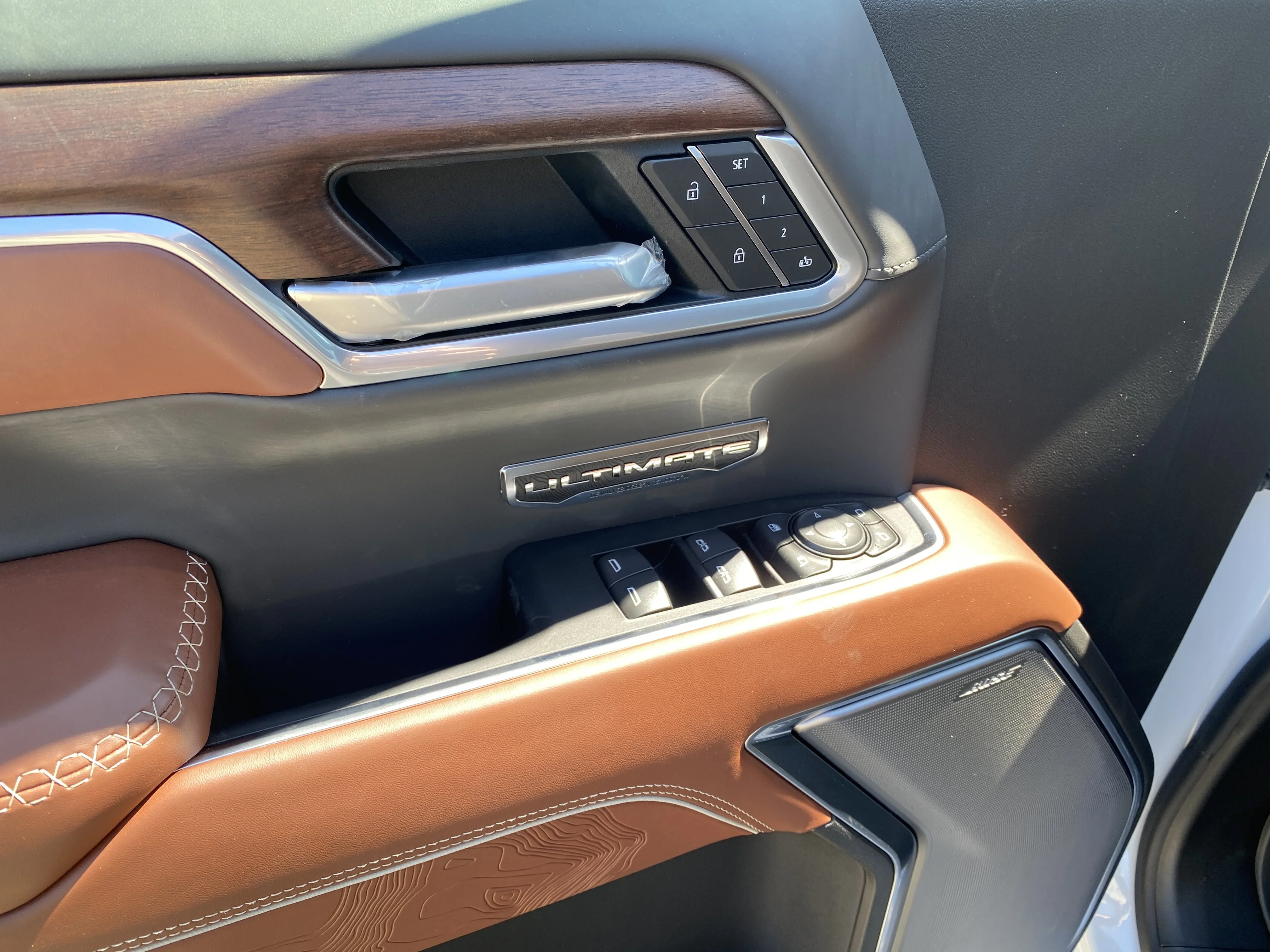New 2026 GLACIER WHITE TRICOAT GMC Denali Ultimate image 26
