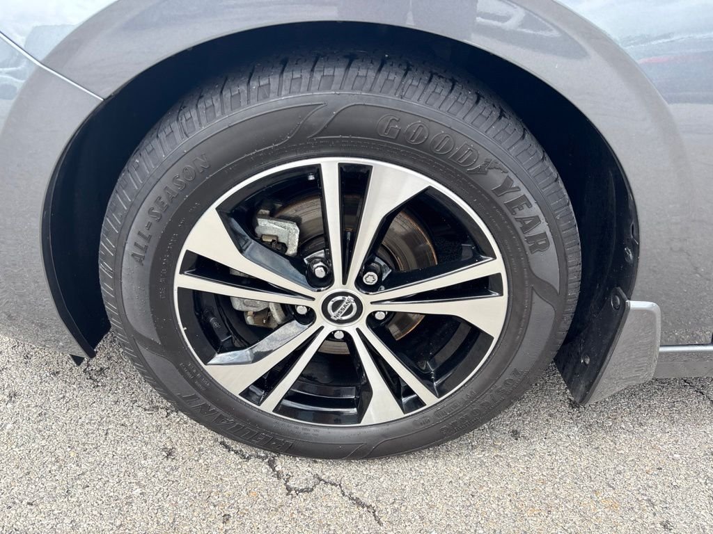 Used 2022 Gray Nissan SV image 9