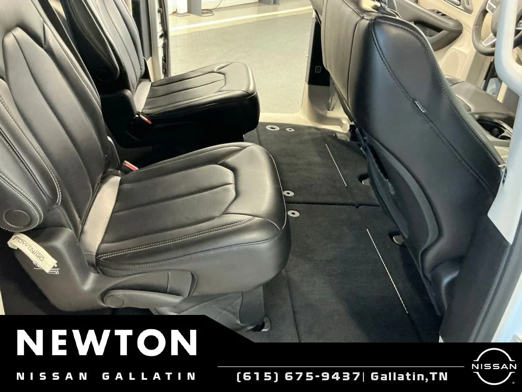 Used 2023 Bright White Clearcoat Chrysler Touring L image 14