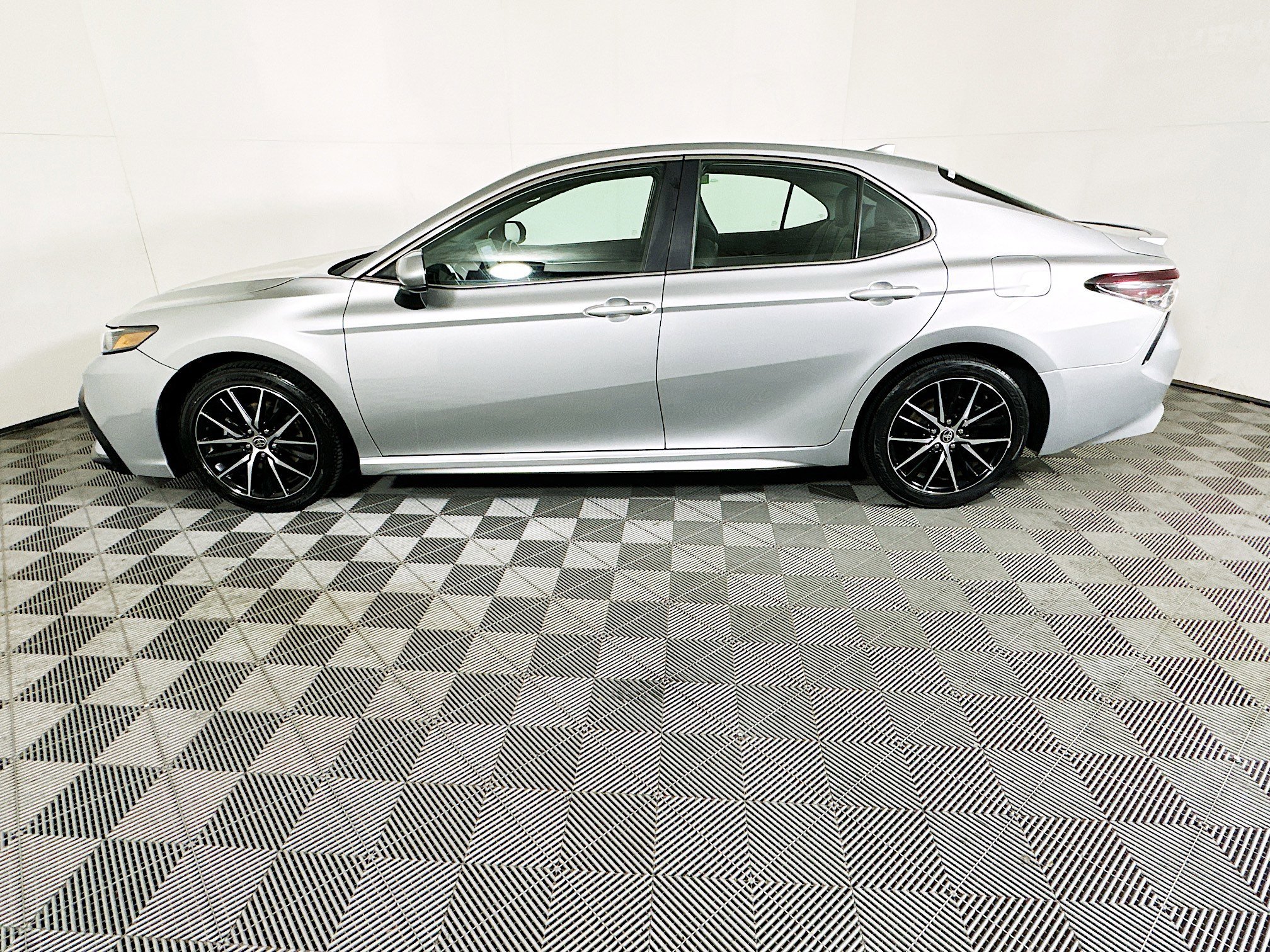 2021 Toyota Camry thumbnail 8