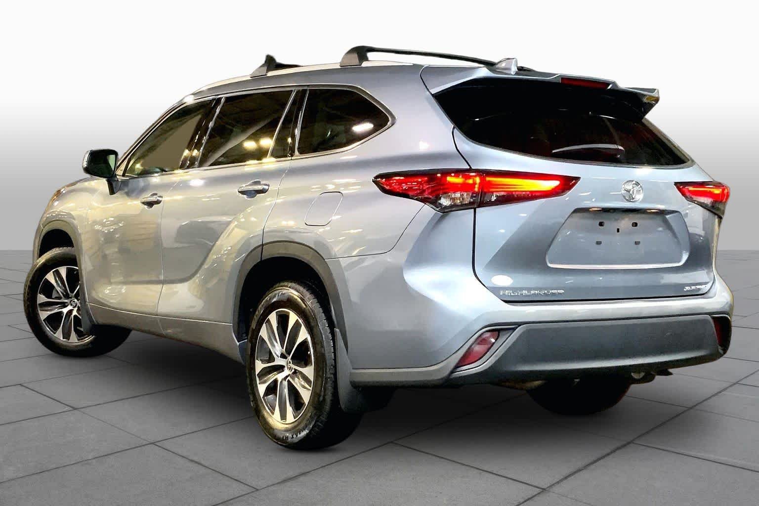 Used 2022 Moon Dust Toyota XLE image 12