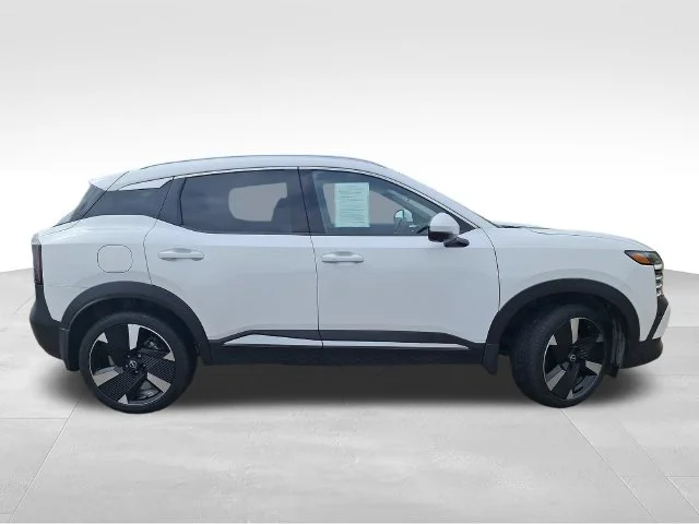 Used 2025 White Nissan SR image 9