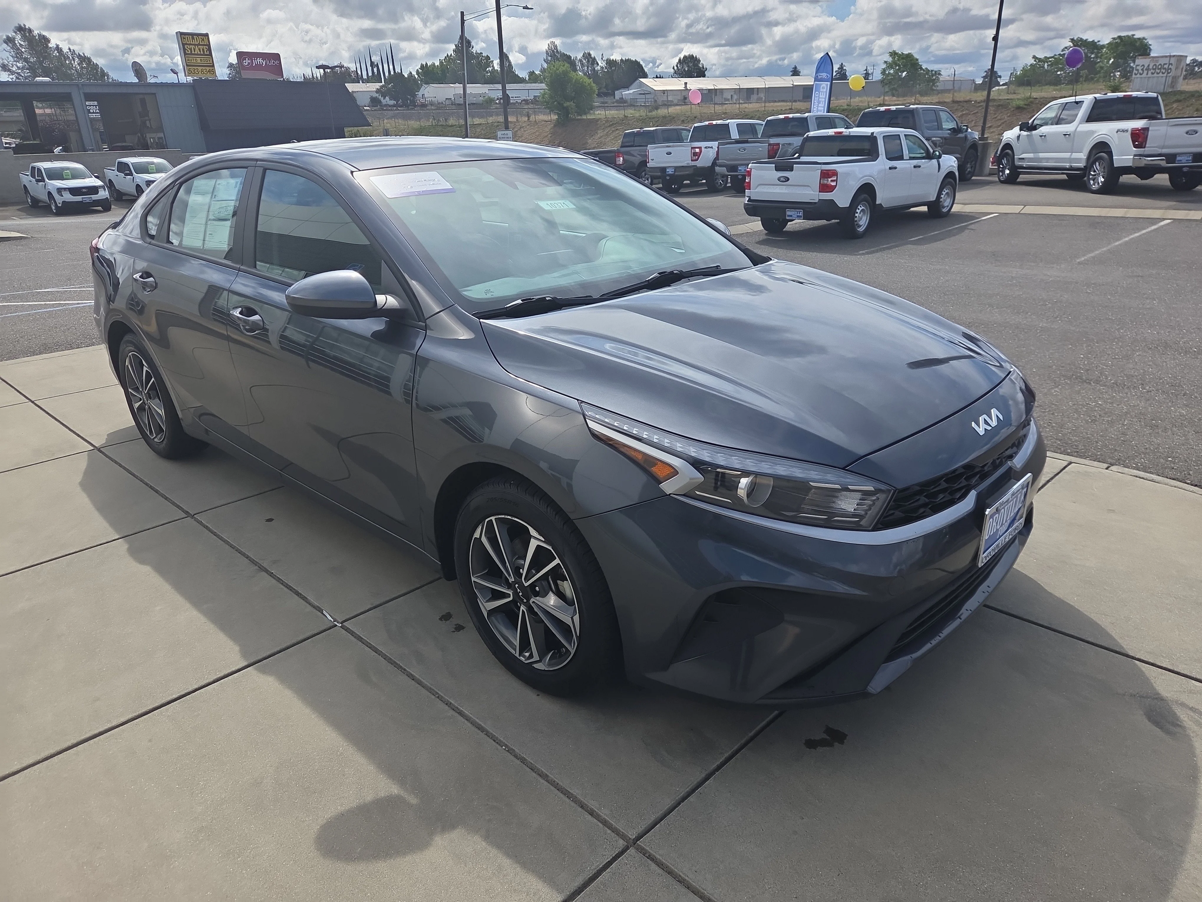 Used 2023 Gravity Gray Kia LXS image 7