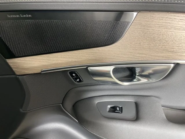 2025 Volvo XC90 Plus - Photo 29