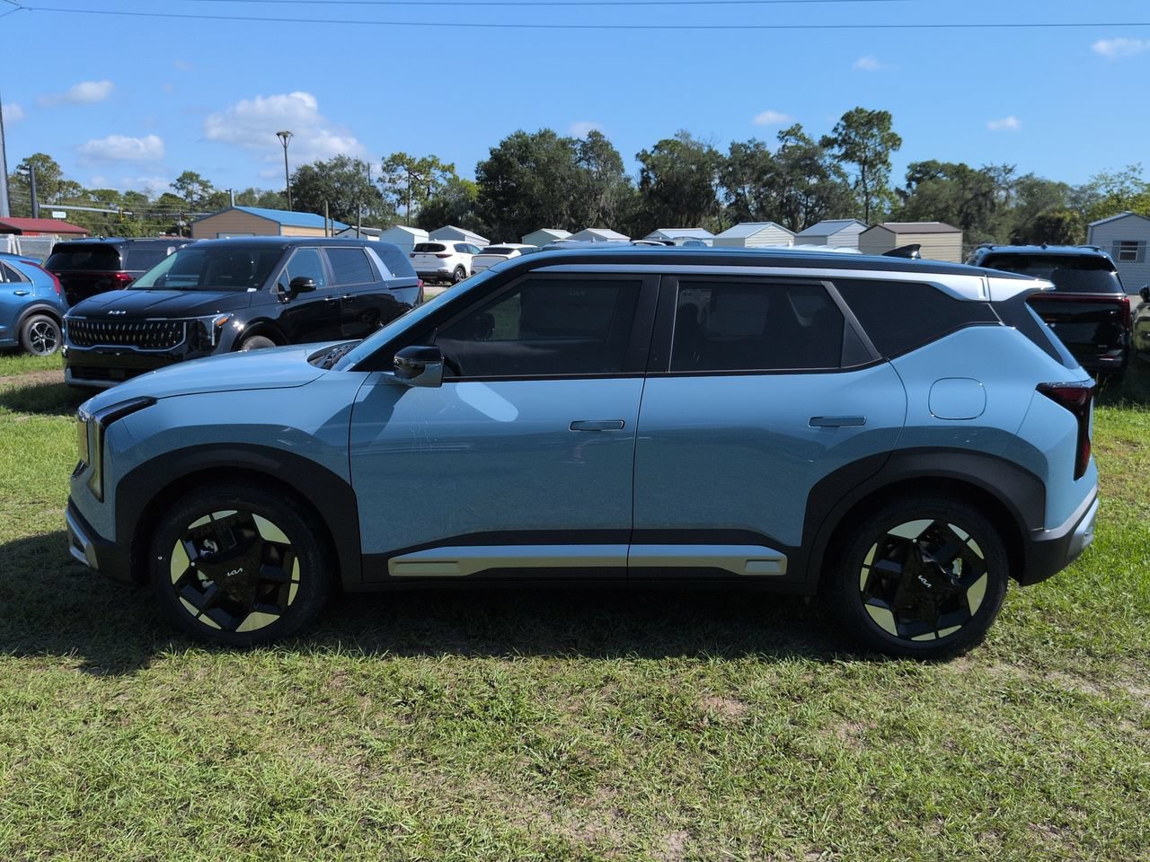 New 2027 Frost Blue / Black Roof Kia S image 5