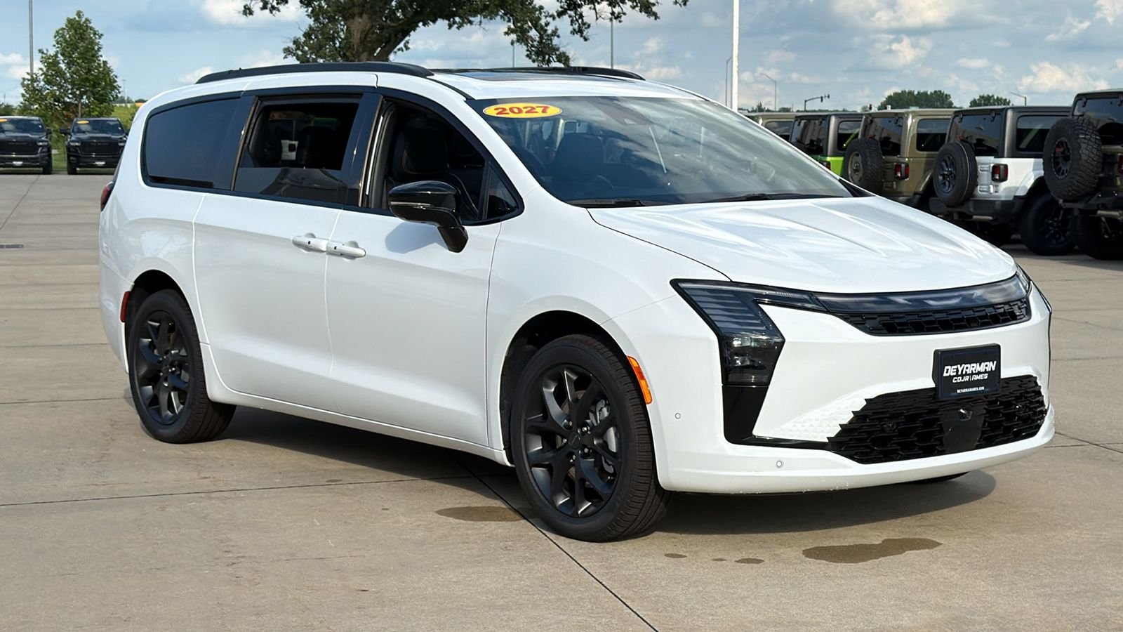 New 2027 Bright White Clear-Coat Exterior Paint Chrysler Limited image 2