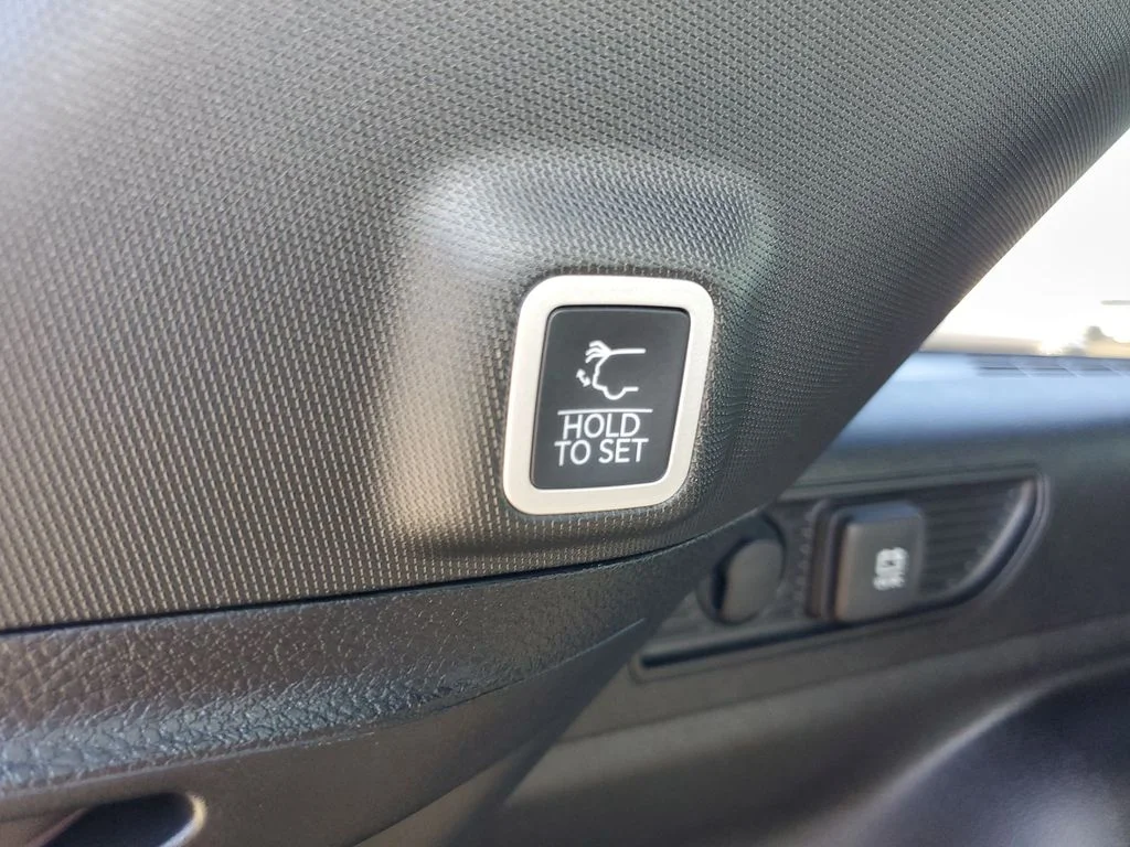 New 2026 Silver Zynith Exterior Paint Jeep Altitude image 29