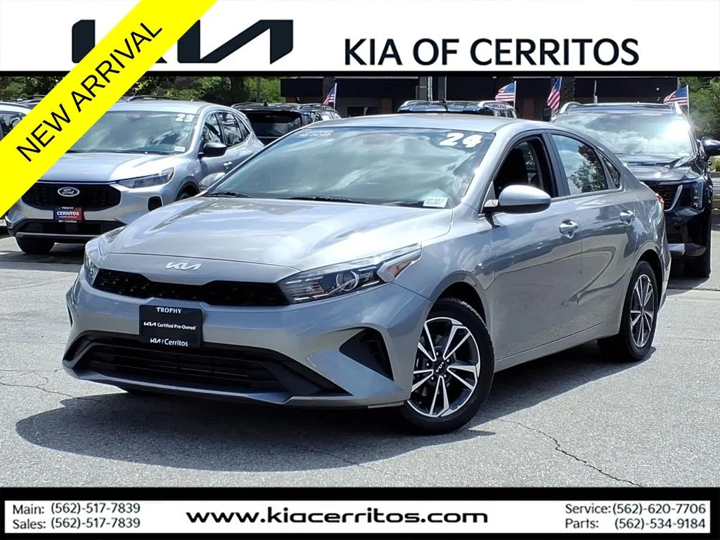 2024 Kia Forte LXS AT's photo
