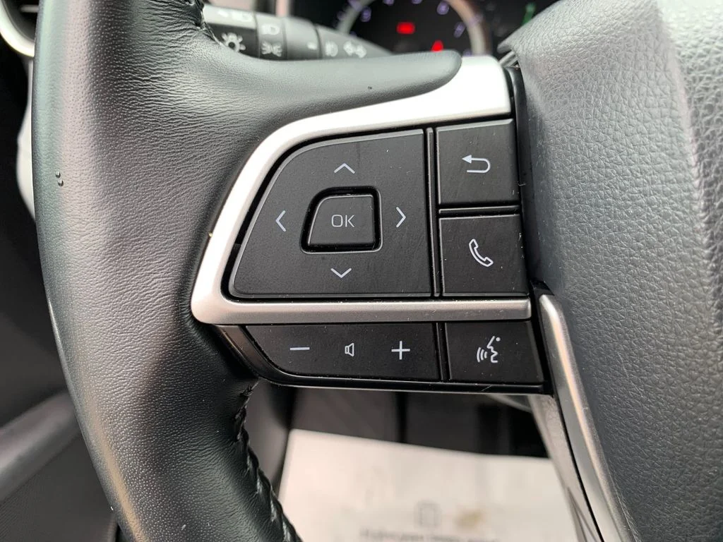 Used 2023 Silver Toyota XLE image 28