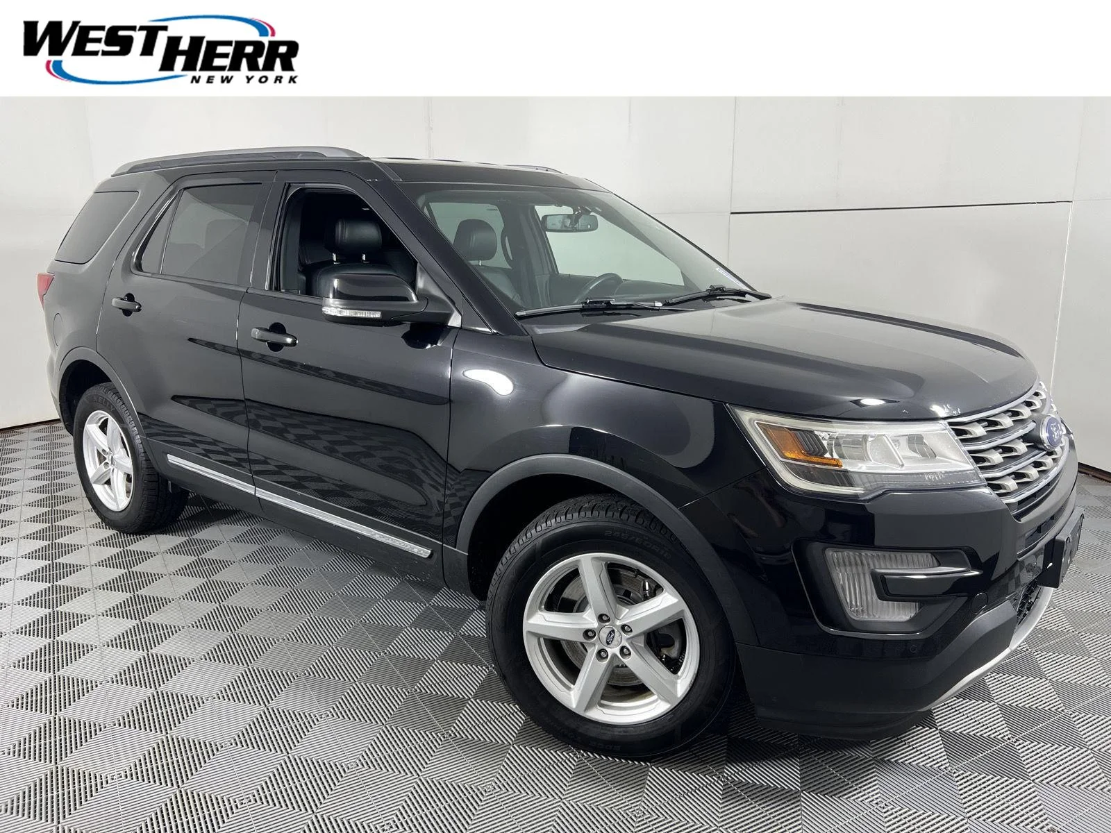 Used 2017 Shadow Black Ford XLT image 1