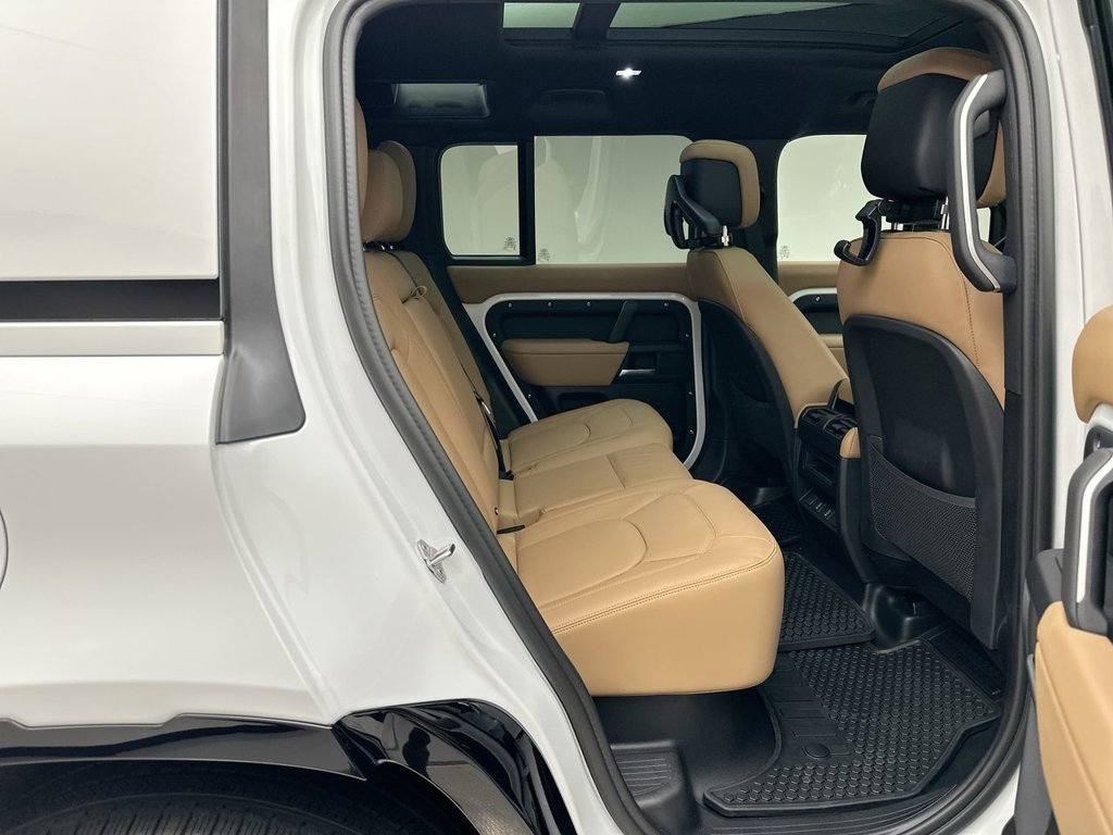 New 2026 Fuji White Land Rover X-Dynamic SE image 7
