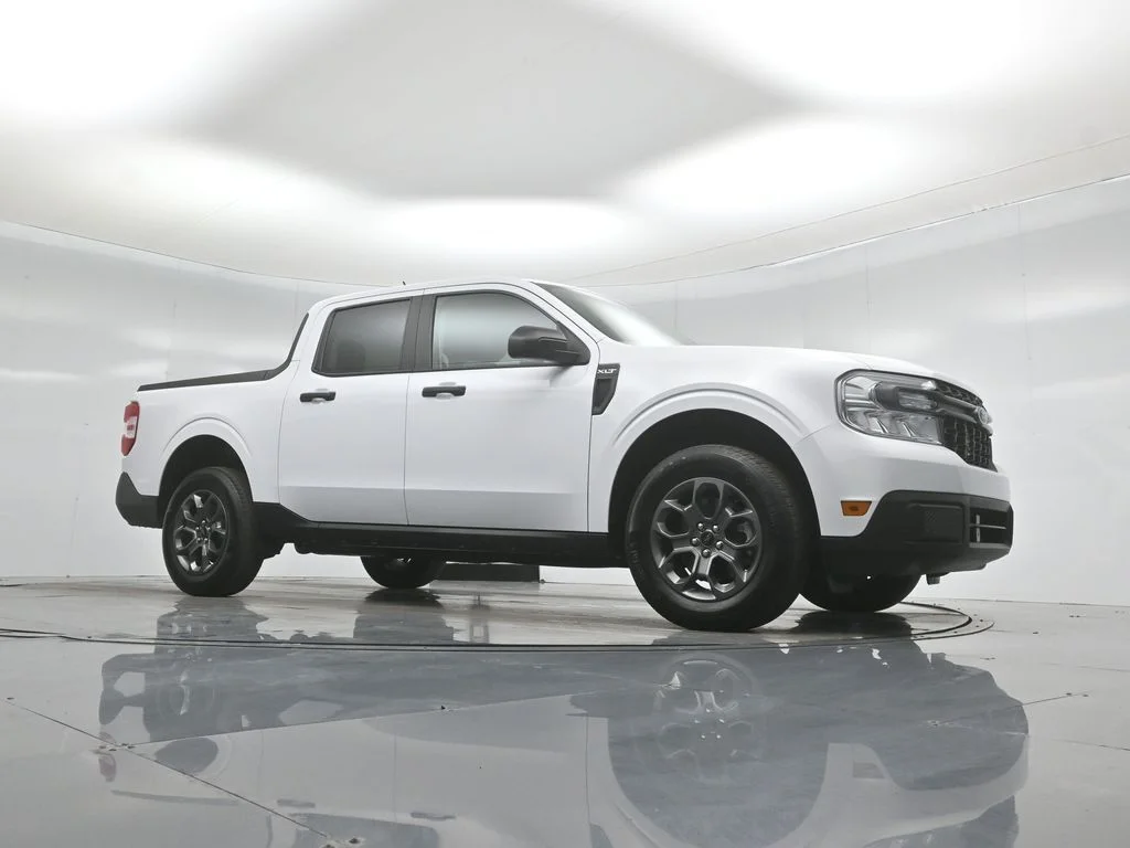 Certified Used 2023 White Ford XLT image 3