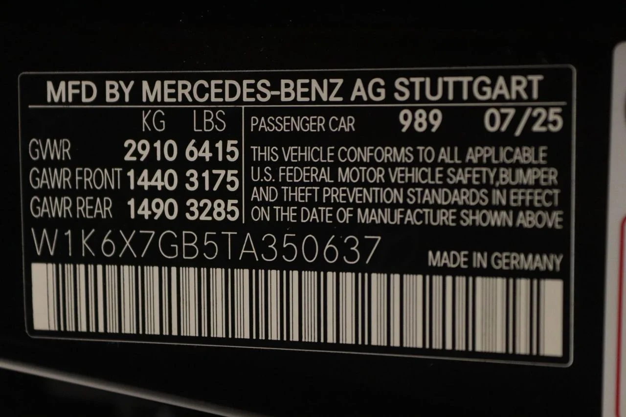 New 2026 Emerald Green Metallic Mercedes-Benz Maybach S 580 4MATIC® image 12