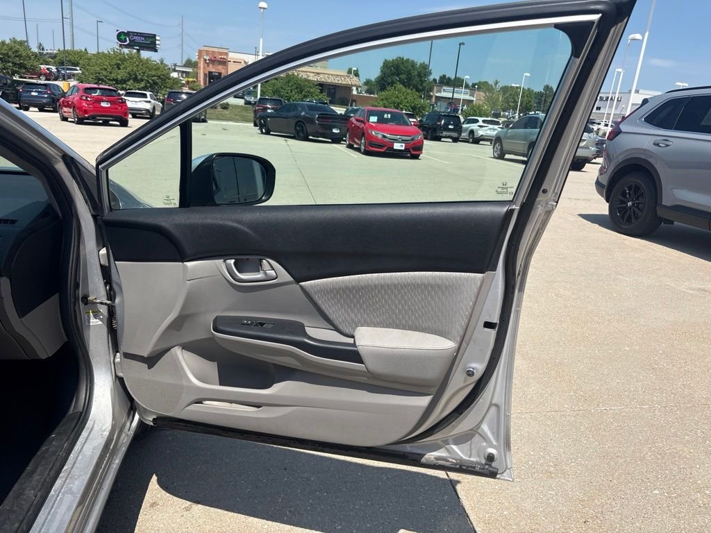Used 2014 Alabaster Silver Metallic Honda LX image 21