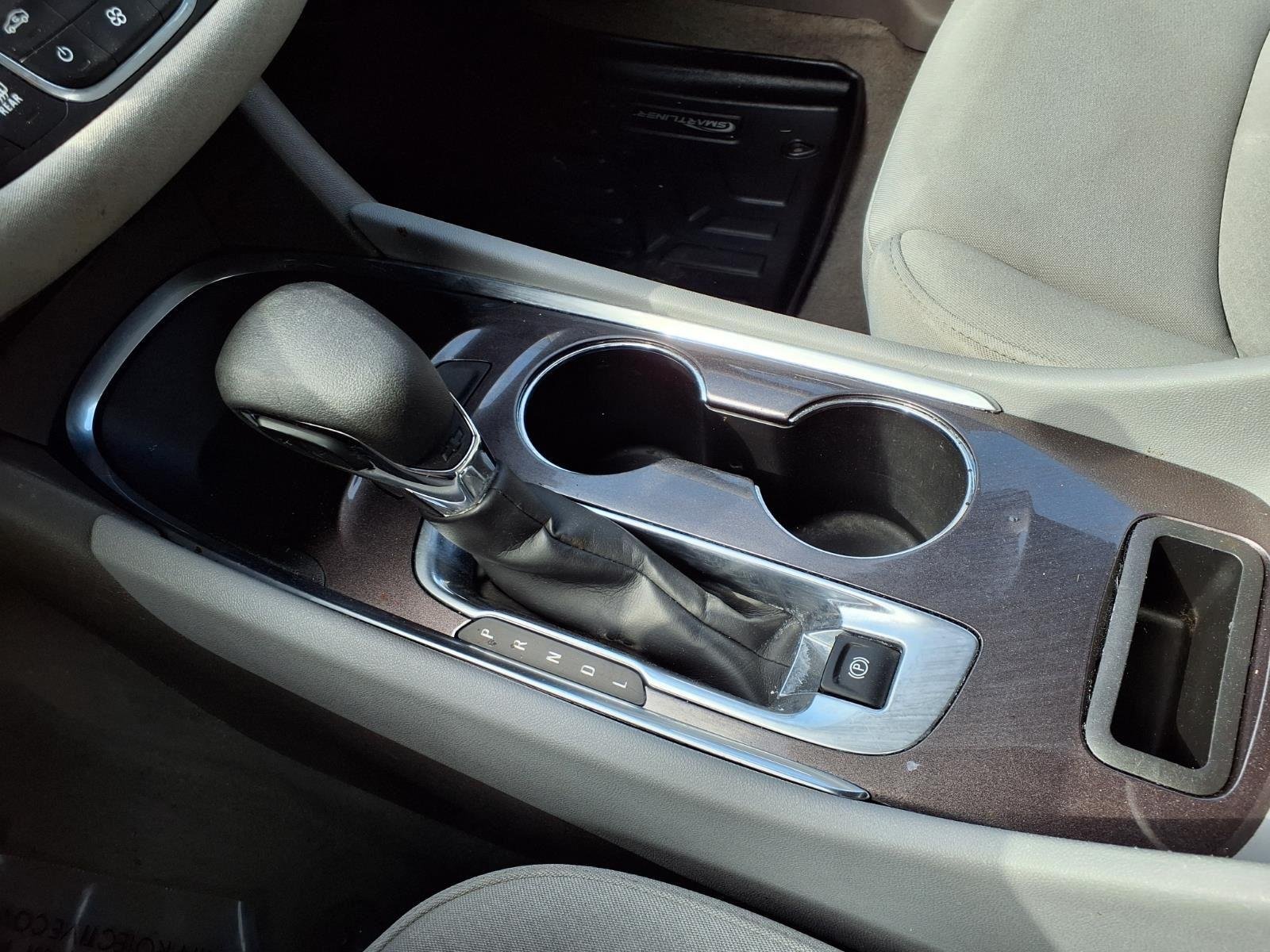 Used 2022 Summit White Chevrolet LT image 6