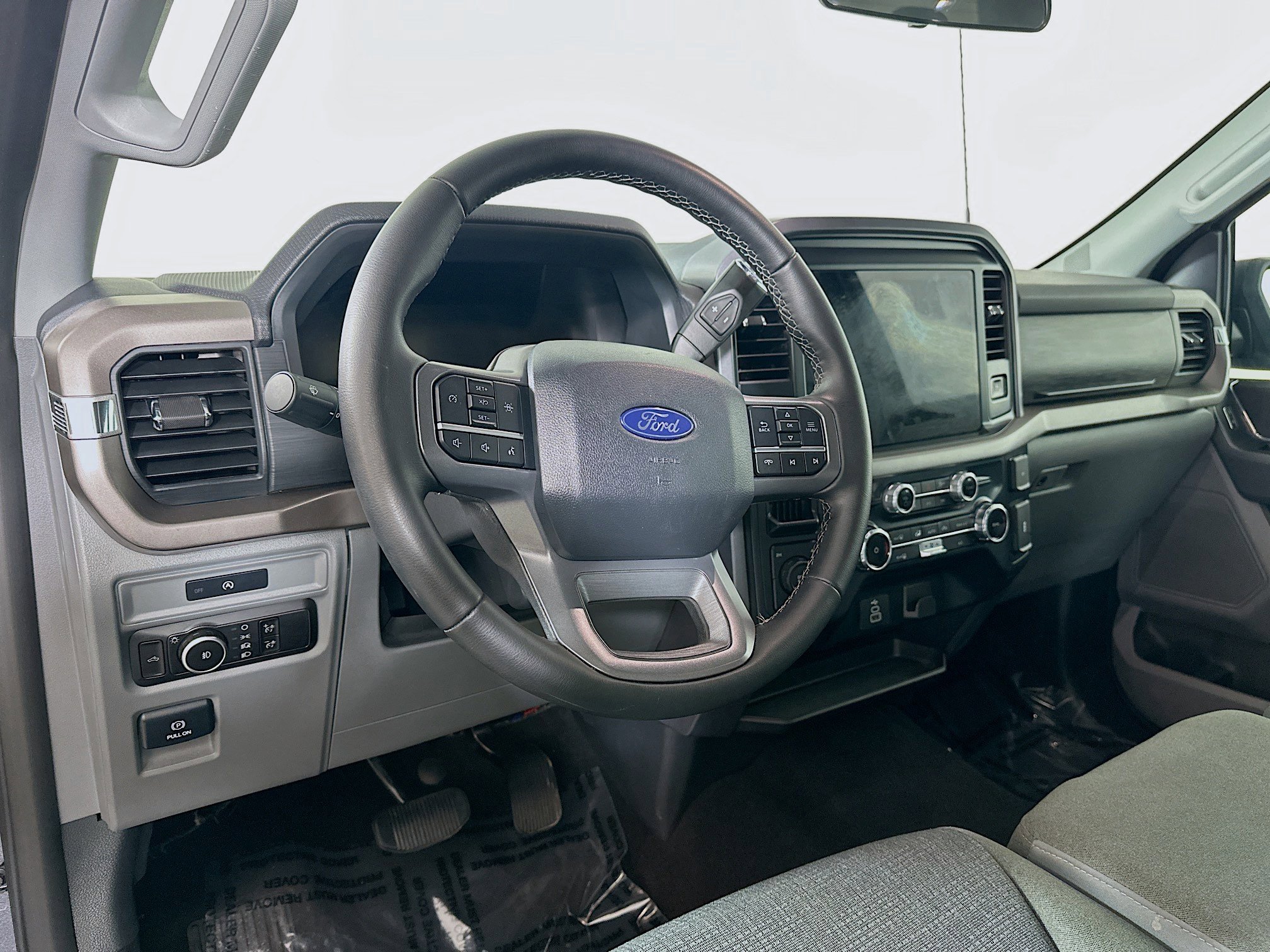 Used 2025 Gray Metallic Ford XLT image 9