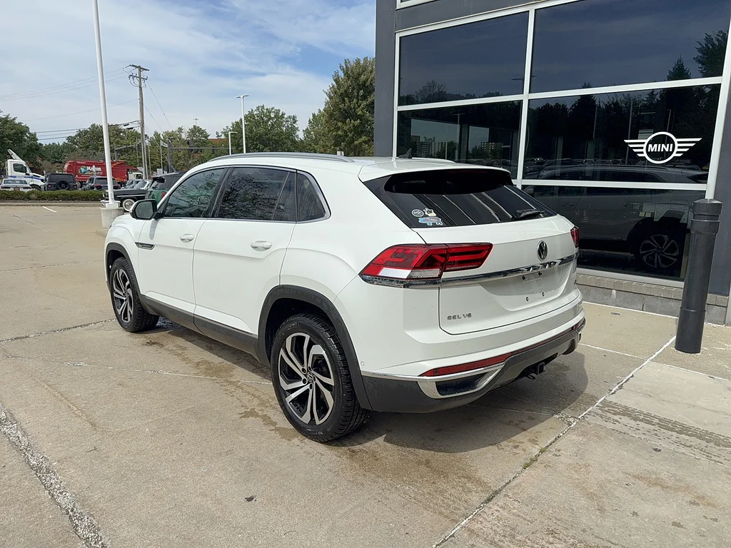 Used 2021 Pure White Volkswagen V6 SEL Premium 4Motion image 3