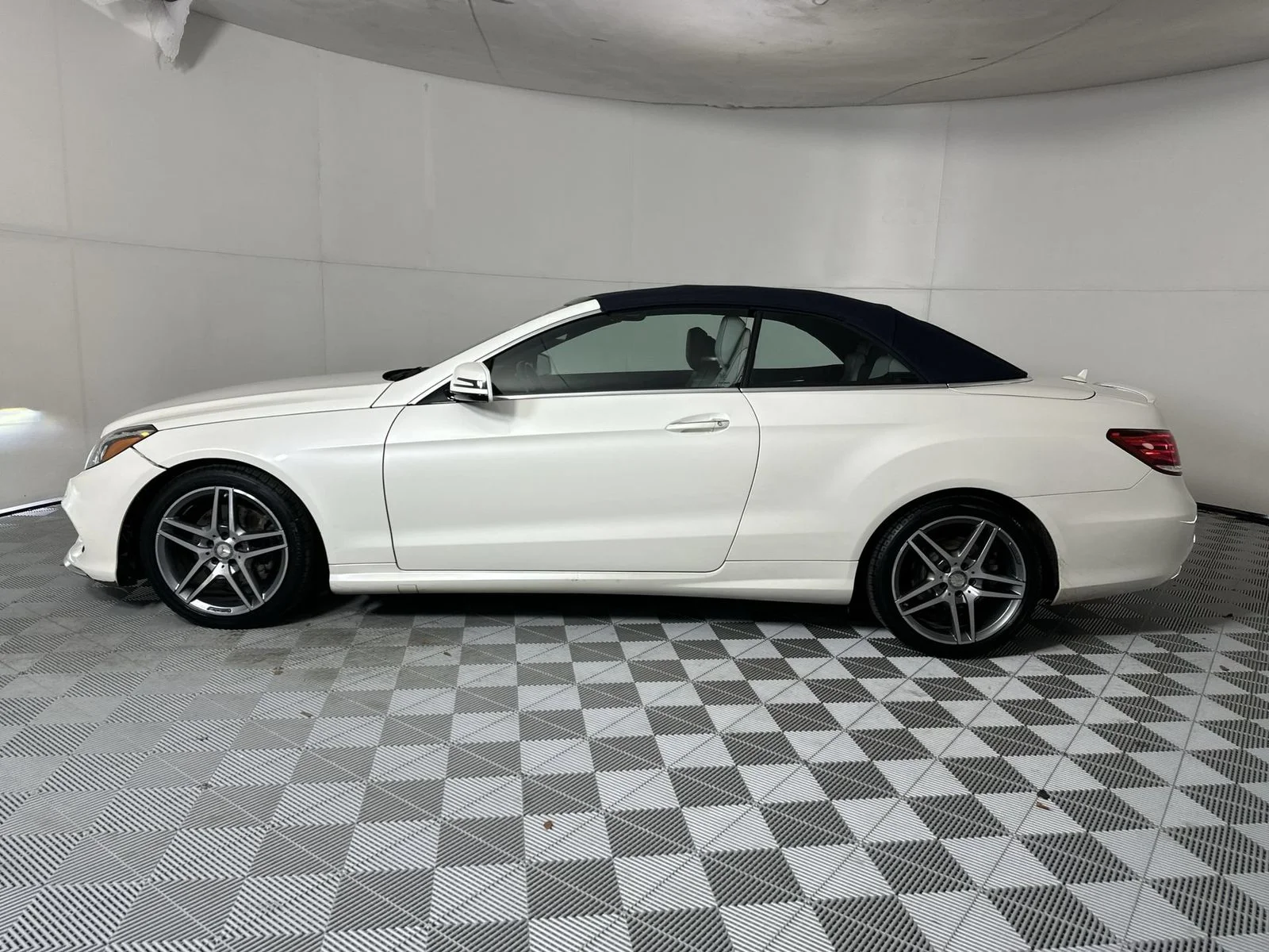 Used 2017 White Mercedes-Benz E 400 image 5
