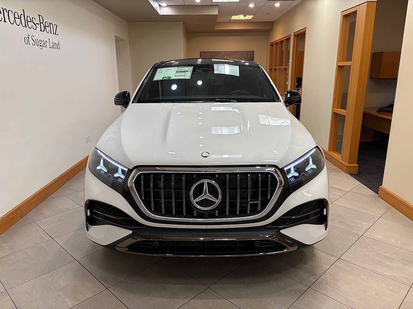 New 2027 MANUFAKTUR Moonlight White Metallic Mercedes-Benz AMG® GLE 53e image 2