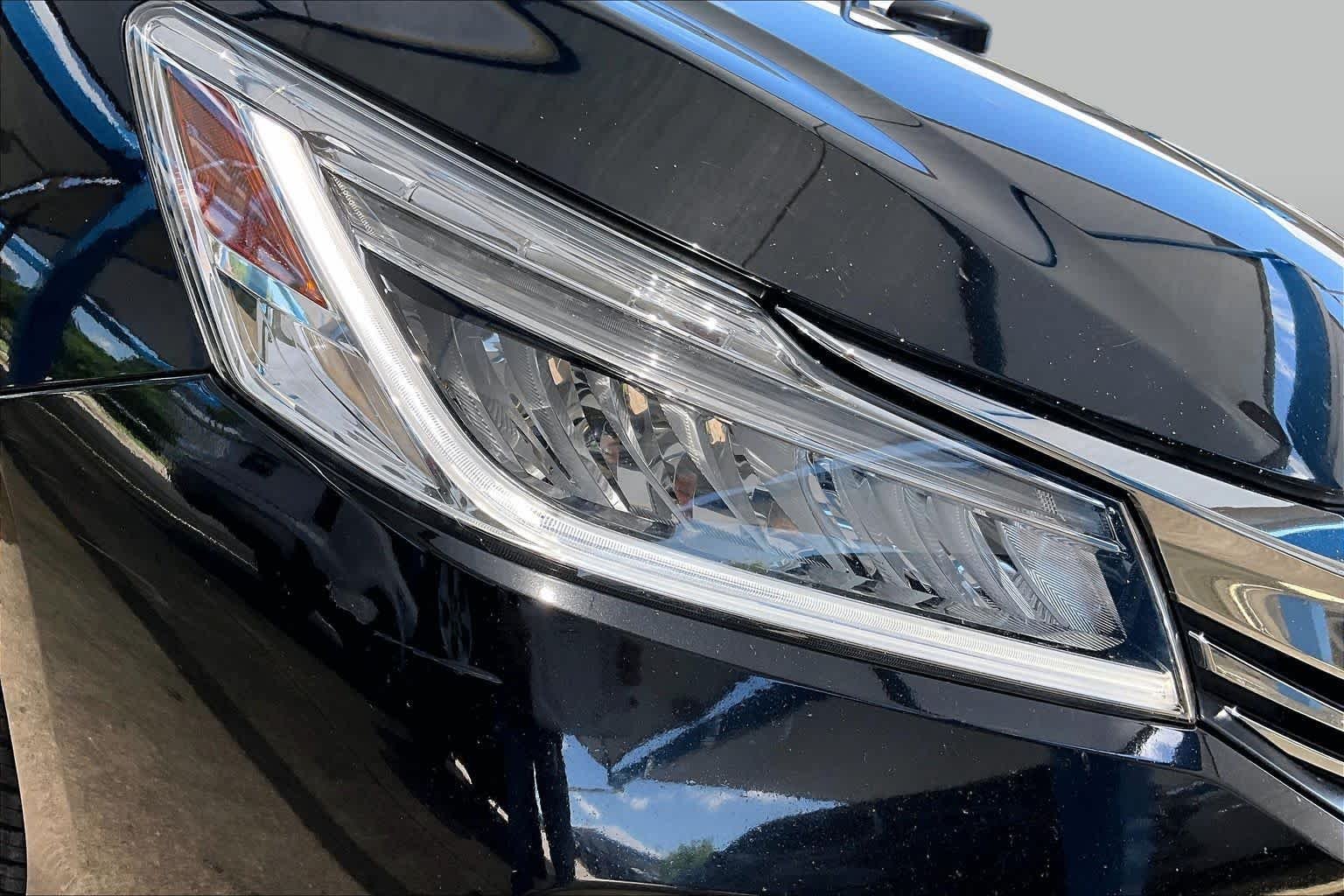 Used 2017 Crystal Black Pearl Honda Touring image 28