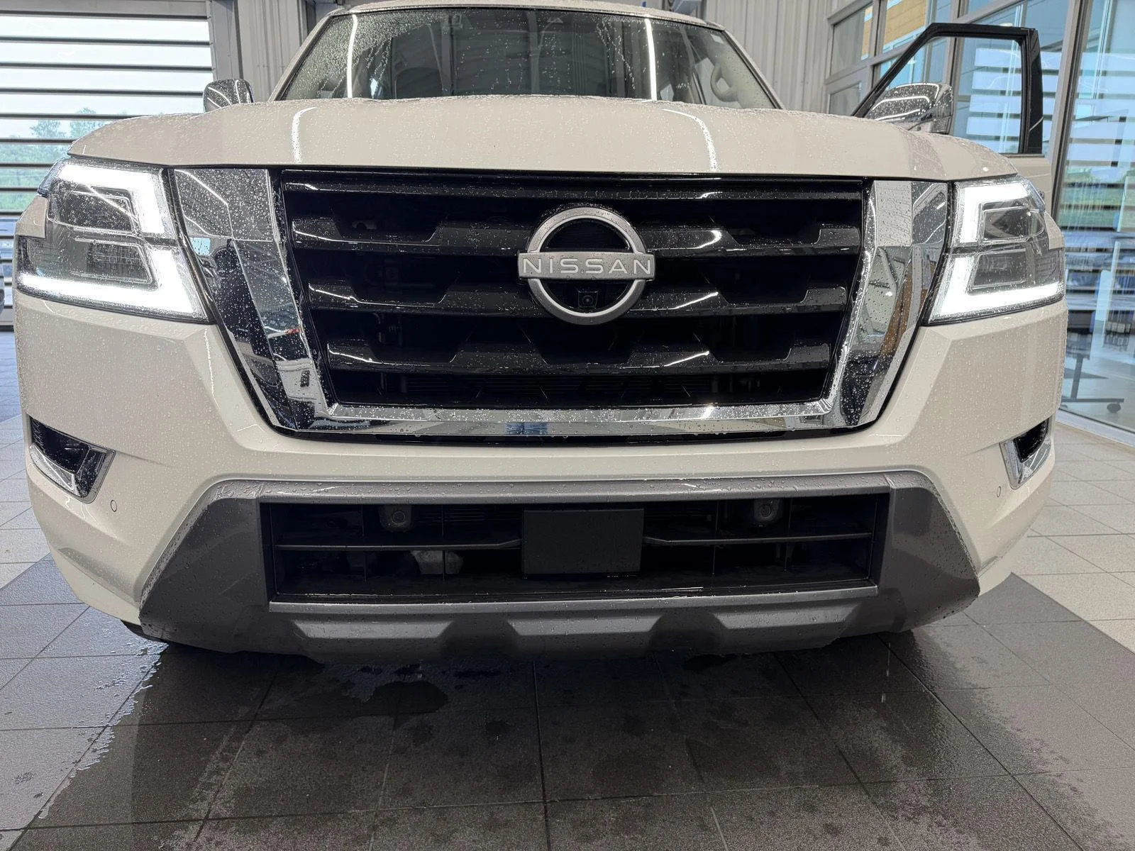Used 2024 Aspen White Tricoat Nissan Platinum image 25
